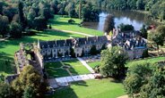 Vol VIP en hélicoptère au départ de Paris : l' Abbaye des Vaux de Cernay 