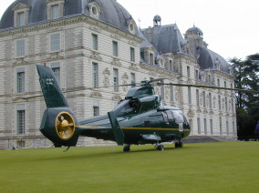 Airbus Helicopter Dauphin SA 365N, hélicoptère privé destiné à la location d'avion d'affaire pour des vols à la demande, eurocopter-dauphin-cheverny.